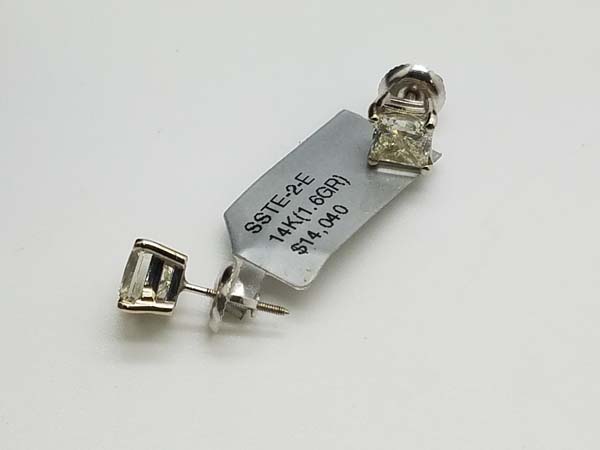 14K        White Gold        1.55        g        square solitaire earrings        J-K        VVS-VS        4 prong        PRincess cut        Diamond                Stud        Earrings        2.00        ct