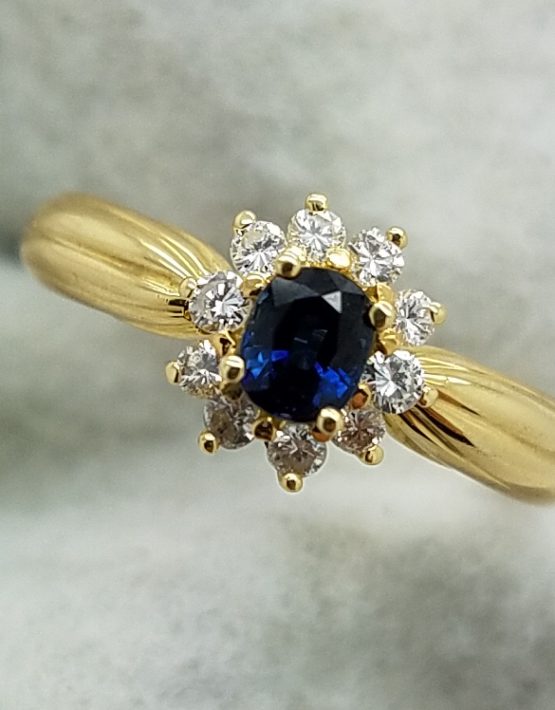 18K	Yellow Gold		OVAL	Cut			SAPPHIRE	DIAMOND	COCKTAIL	ring