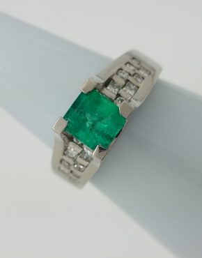Emerald and Diamonds Solitaire Engagement Ring 18k White Gold