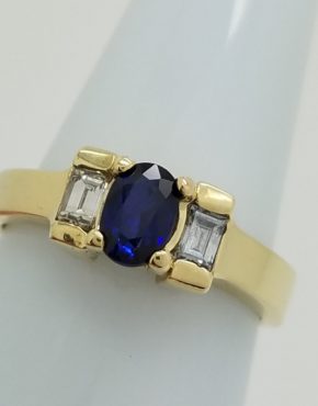Oval Sapphire and Emerald cut Diamonds Ring 14k yellow gold